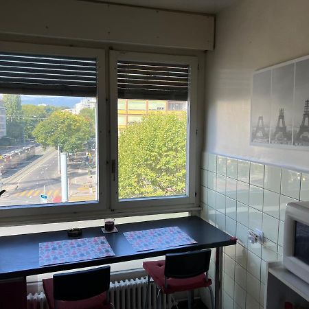 2 Bedroom Flat Near Nations And In The Center Женева Екстериор снимка